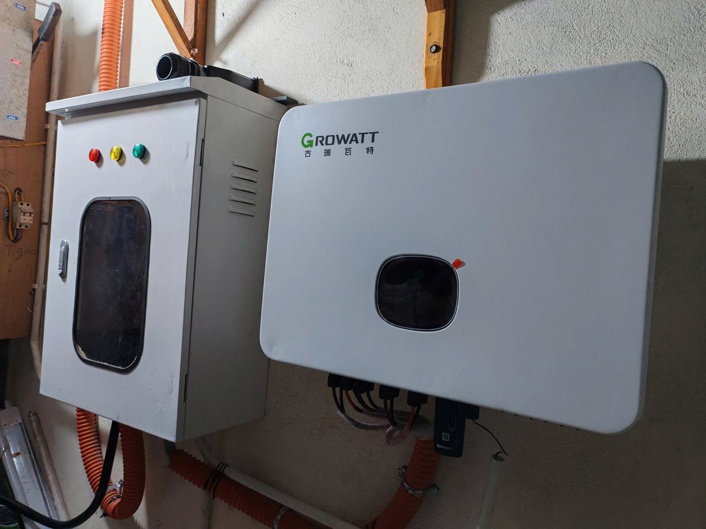 Inverter hòa lưới tại công trình May Thủy Phát — iGreen thi công 06/2025.